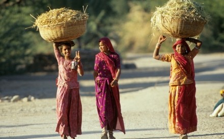Girls Near Tharu Tribal Village Chitwan (1)