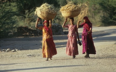 Girls  Near Tharu Tribal Village Chitwan (1)