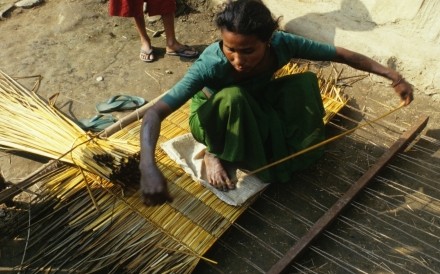 Weaving Mat Tharu Tribe Village Chitwan (1)